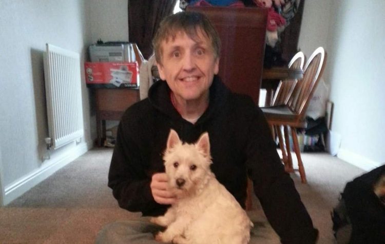 This Picture Taken Of Mike Scotson With His Dog Scottie In 2013 Shows How His Weight Had Plummted To Around 10 Stone A Third Of His Original Size. He Would Lose A Further Two Stone E1733407063420