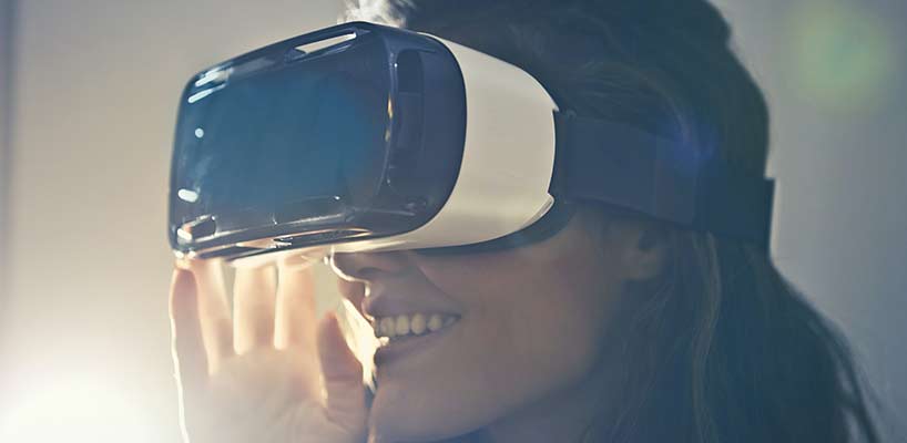 07 Digital Hub Digital Doorstep VR Headset Woman